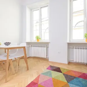 https://bright-and-modern-apartment-in-the-heart-of-the-old-and.warsawhotelspoland.com